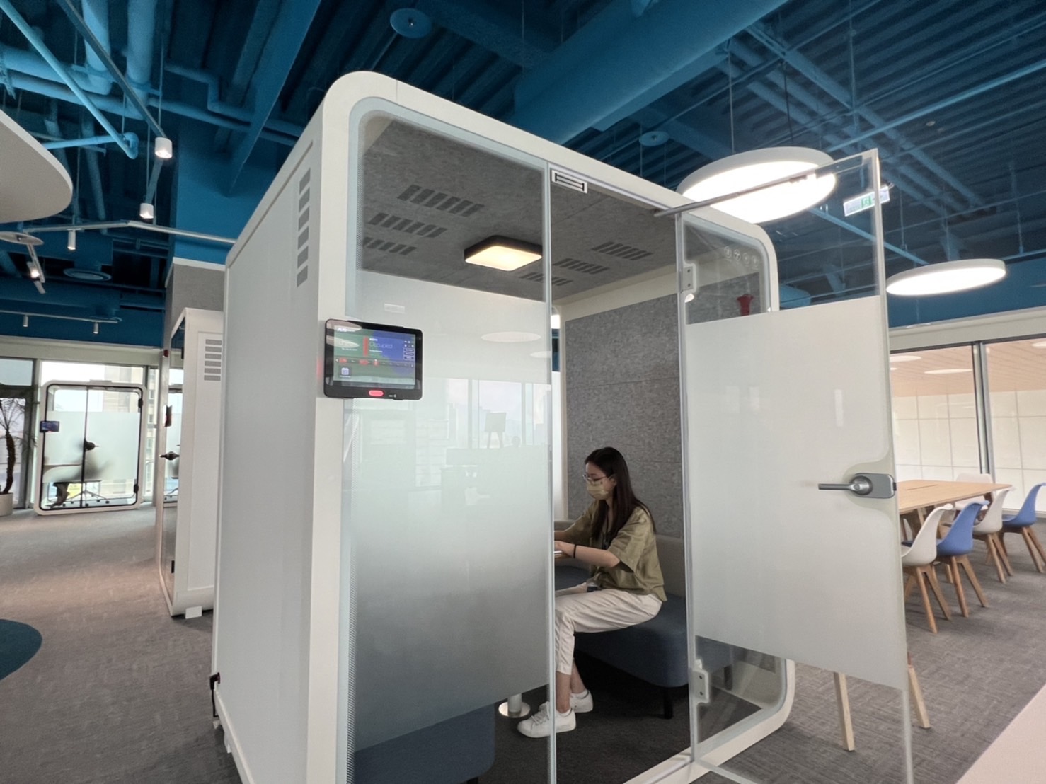 友達高雄據點的智慧行動辦公艙，展現友達在面板以外的研發應用軟實力