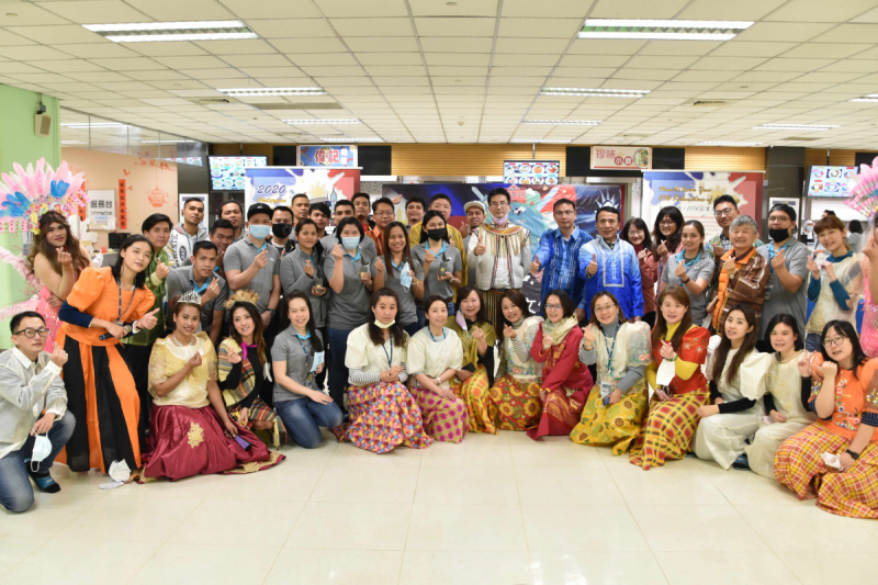 友達推動「安心、創新、用心、同心、盡心」五星職旅，為菲籍員工打造全方位照護，首度贏得「人權實踐與發展領袖獎」殊榮