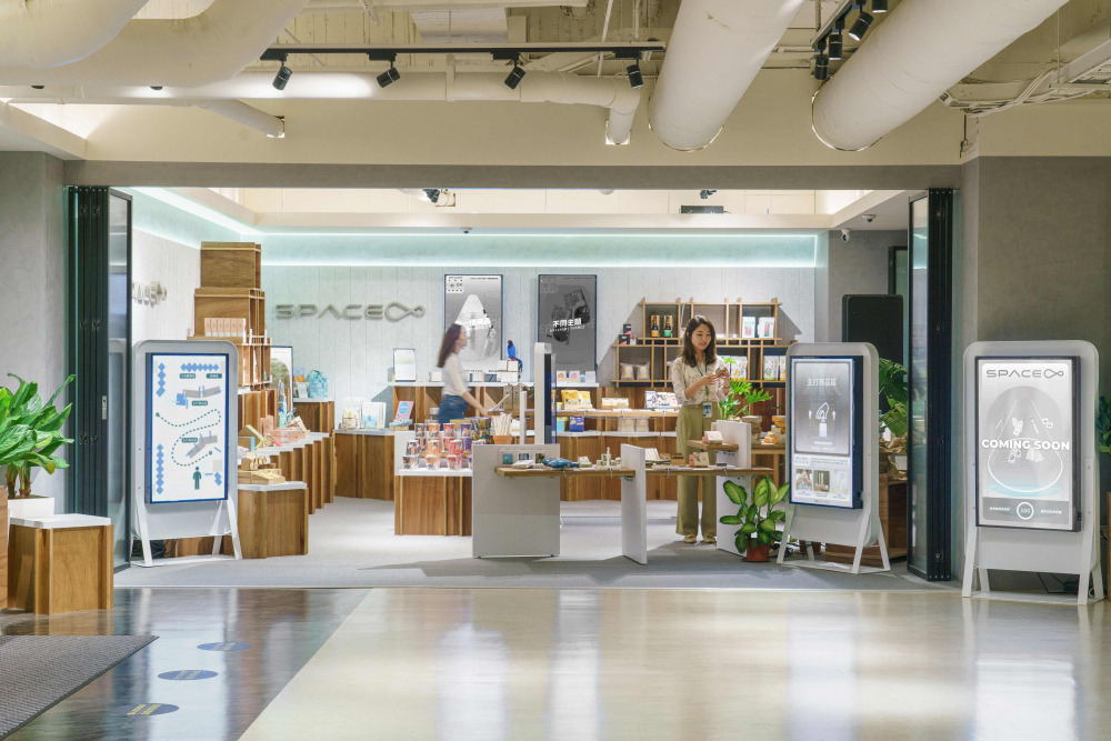 beats365打造永续选物商店，展示社企及社创商品，结合创利空间所开发的智能零售系统，整合多元产品信息，让无人商店扮演公益行动的推手