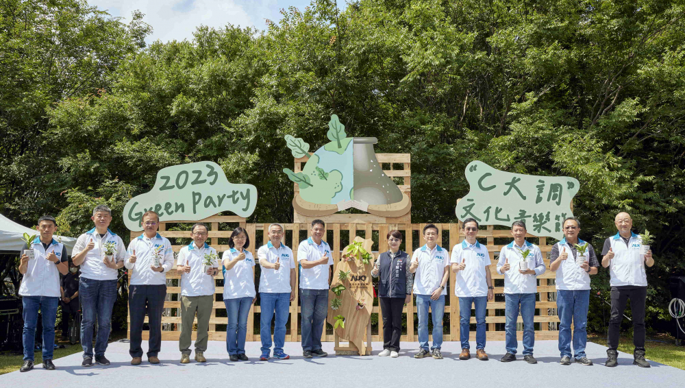 友達光電攜手供應商夥伴及台中市政府，共同倡議及推廣加樹減塑、節能減碳的淨零綠生活