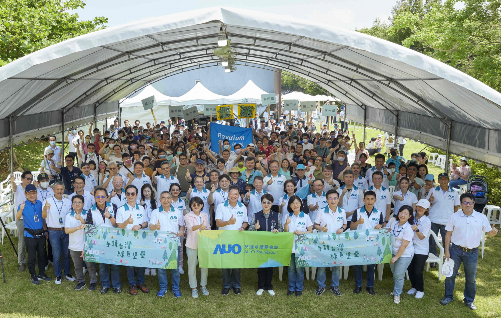 友達永續基金會號召企業志工、在地鄰里、產官學和供應商夥伴齊聚一堂，攜手植樹護樹，以行動實踐對環境友善的承諾