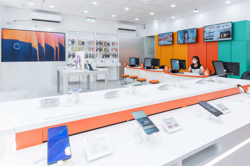 創利空間智慧零售軟硬整合方案，協助台灣大哥大門市完成數位內容行銷系統的佈建，打造全新世代的數位服務據點