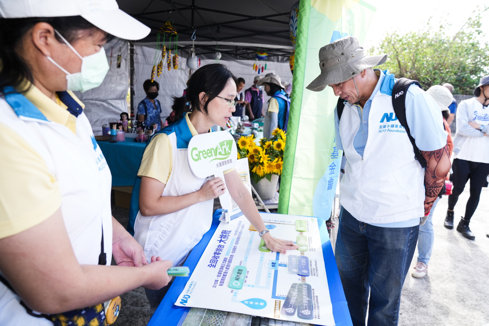 2023年友達永續基金會Ocean Party活動攜手社會企業及地方創生團體，策展食衣行等循環再生環教市集，及電動巴士接駁等低碳活動設計，打造減塑低碳的永續淨灘活動
