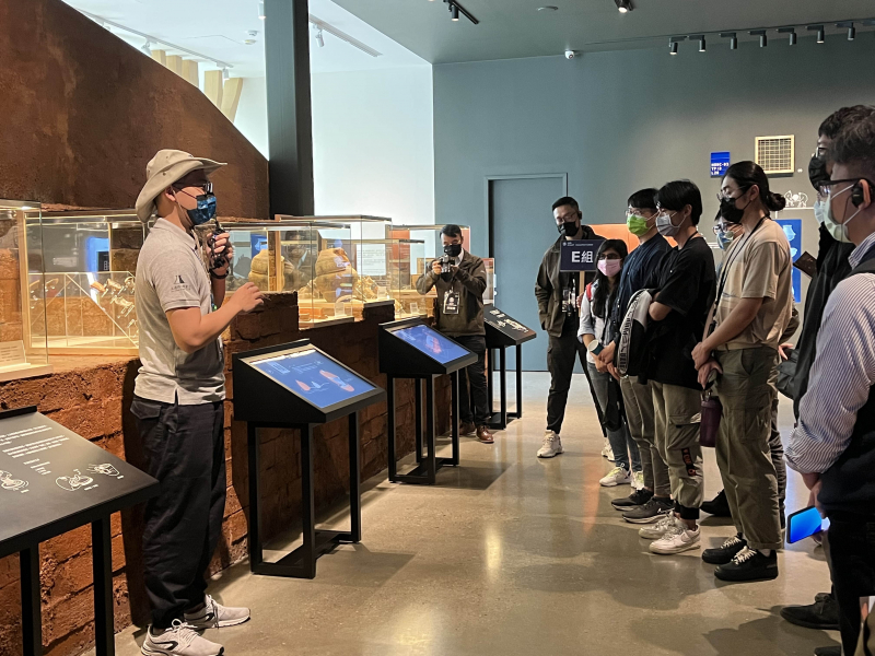 友達招募員工為文化志工，擔任文化館導覽大使，積極推廣文資保存、文史教育