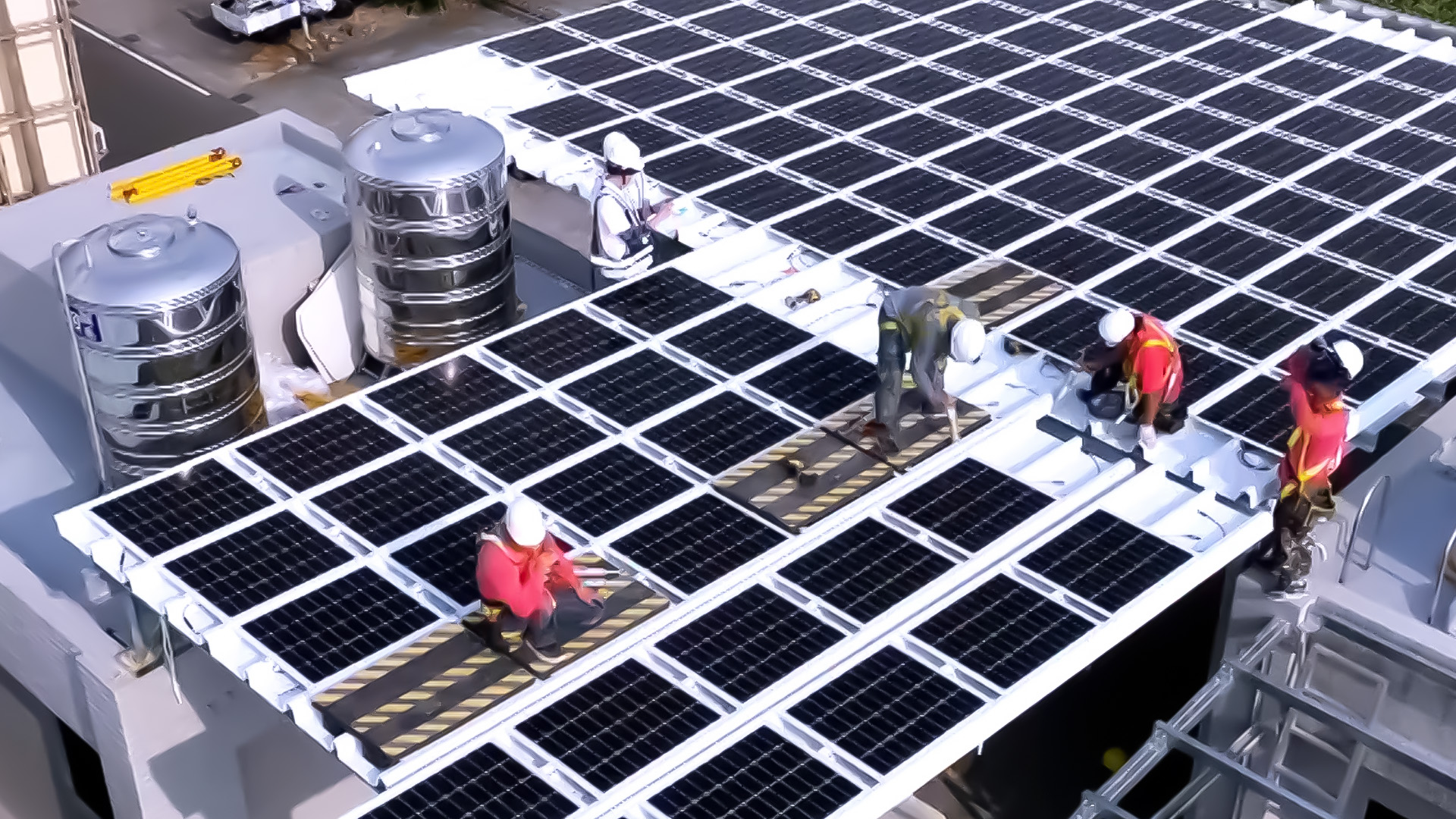 beats365着力于替代能源之技术研发，如光电浪板的相关制程、设备与产品，其中所开发之光电整合型浪板，减少传统金属支架安装，更提升耐候度，可广泛运用于多元场域，并辅助建筑达到净零碳排目标