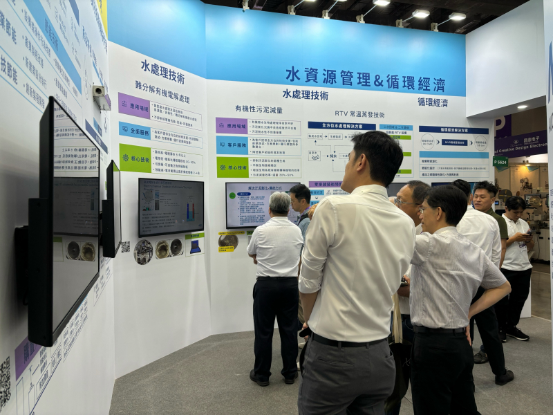 友達以深厚的智慧製造經驗發展永續戰略，積極延伸價值鏈，轉化成可供外界使用的綠色智慧服務，進軍SEMICON Taiwan 2024，提供半導體產業鏈打造AI世代的永續即戰力。