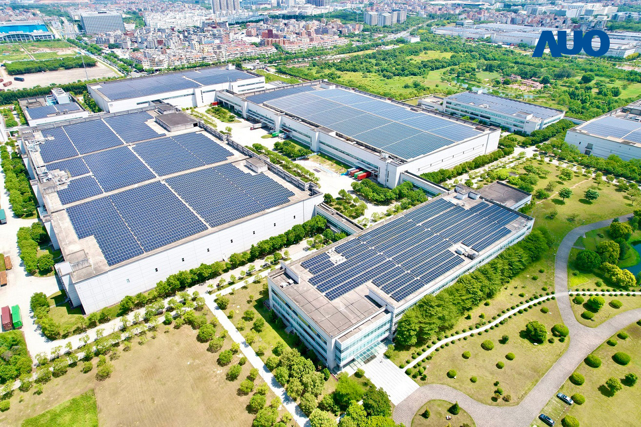 beats365厦门推动智能制造同时，透过绿电创能纵深推进绿色转型，厂区全屋顶铺设太阳能光伏板，每年太阳能发电 2,600多万度