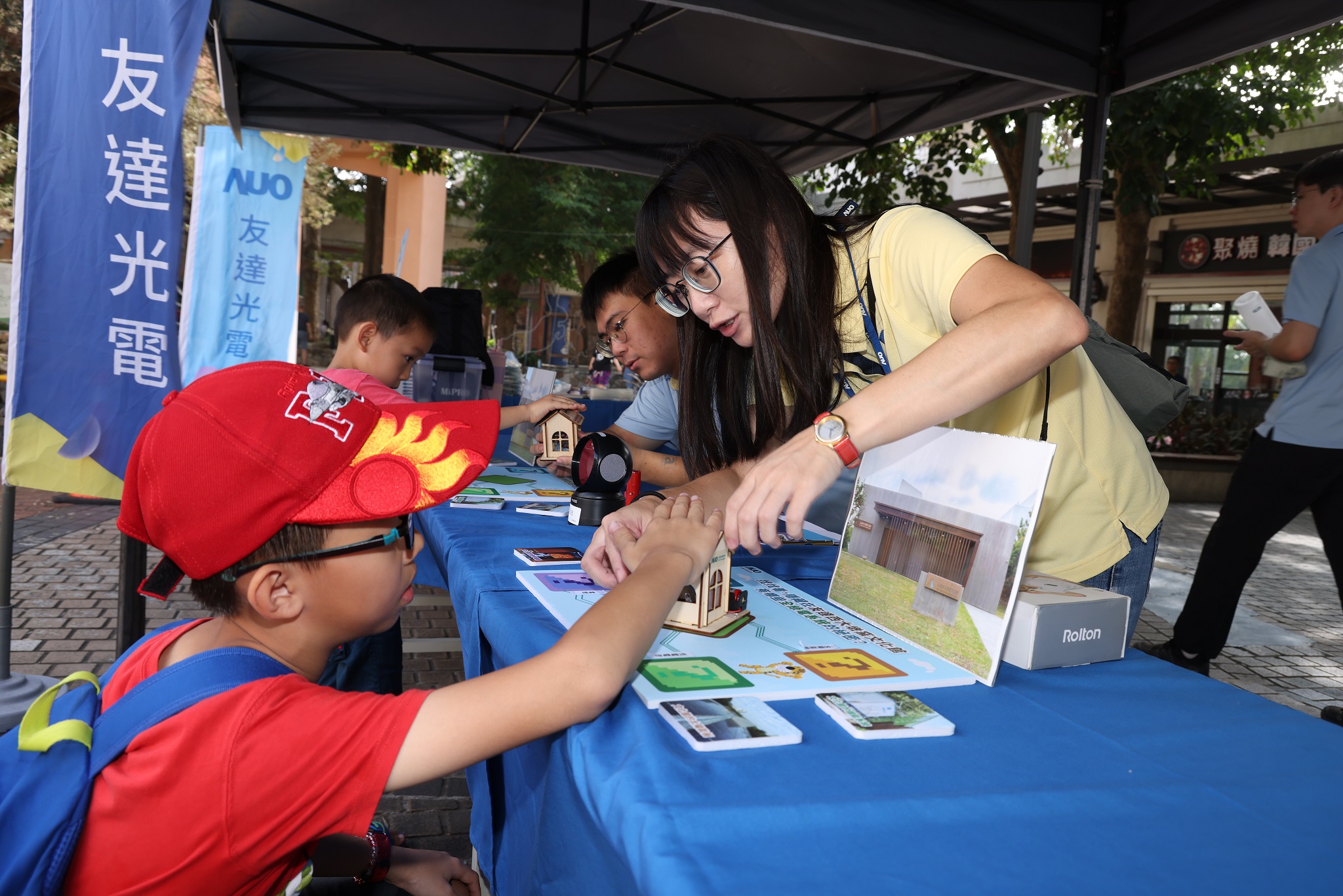 友達投入永續素養教育多年，從自身的環境教育場域走入校園、各式活動現場，合作夥伴亦擴及到NGO、公部門與供應鏈，豐碩成果獲「社會共融領袖獎」