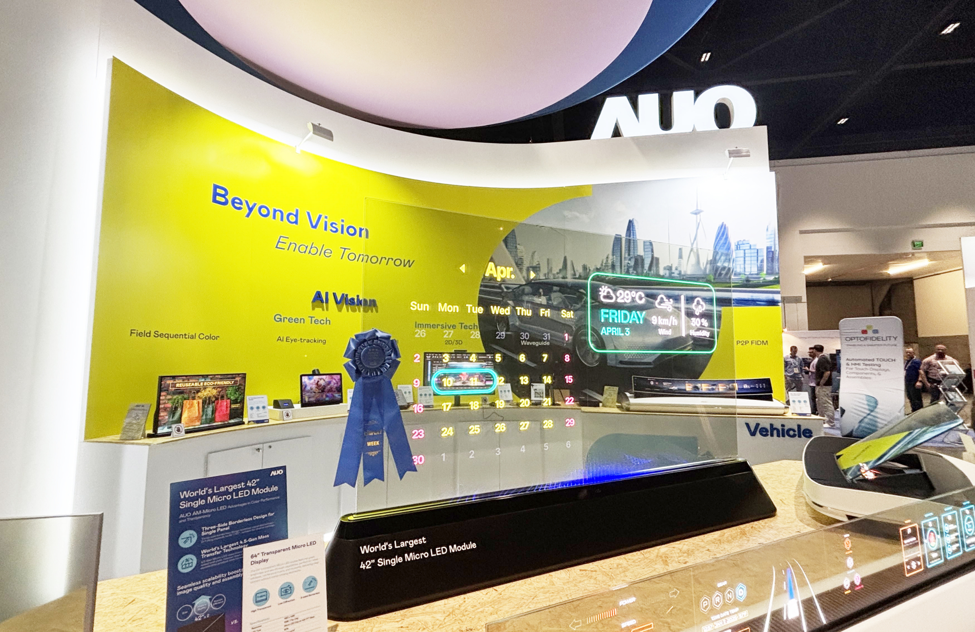 beats36564吋透明Micro LED显示器获〝最佳Micro LED技术应用奖〞，其绝妙的透明穿透特性，同时具备1,000 nits的高亮度表现，并透过精细的无缝拼接延伸，可依需求灵活应用于多元场域，展现出Micro LED显示技术划时空的无限潜力